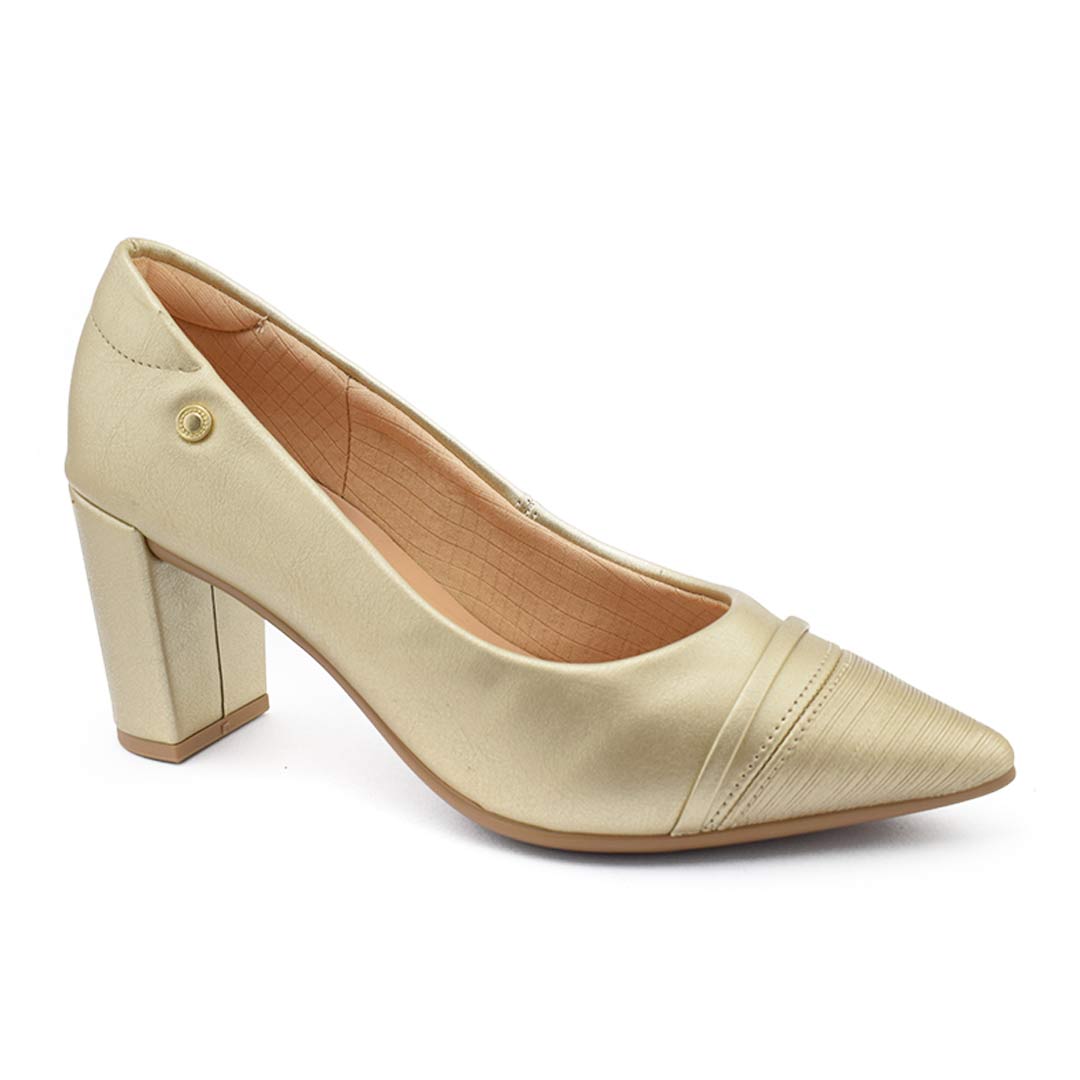 Zapato de vestir Stiletto Mujer color Dorado con taco alto cuadrado y punta estilizada.