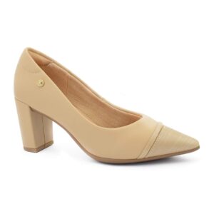 Zapato de vestir Stiletto Mujer color Nude con taco alto cuadrado y punta estilizada.
