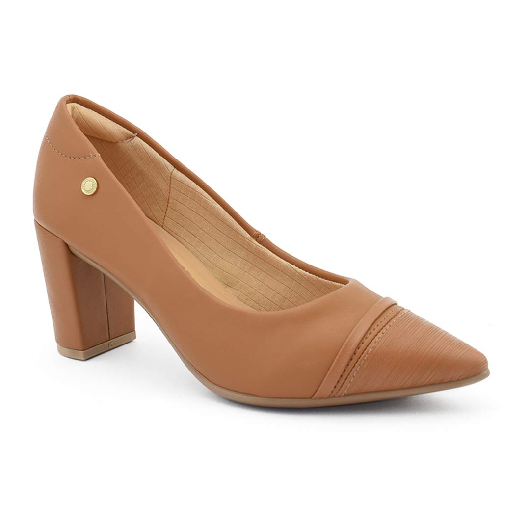 Zapato de vestir Stiletto Mujer color Marrón suela con taco alto cuadrado y punta estilizada.